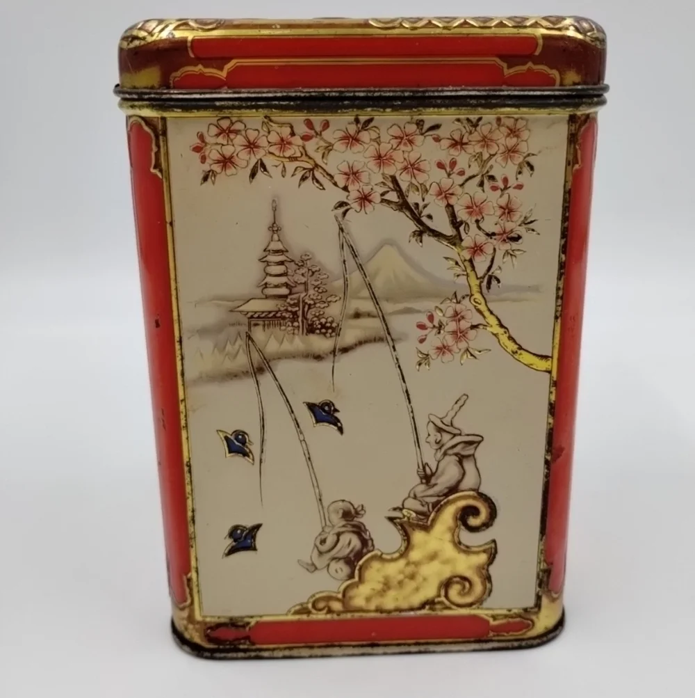 Chinese Oriental  Design Tin Hinged Box  / Made in Holland Lithograph Vintage